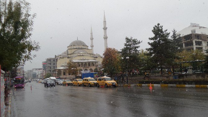 Van’da Lapa Lapa Kar Yağışı