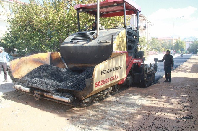 Yol Ve Kaldırım Çalışmaları Devam Ediyor