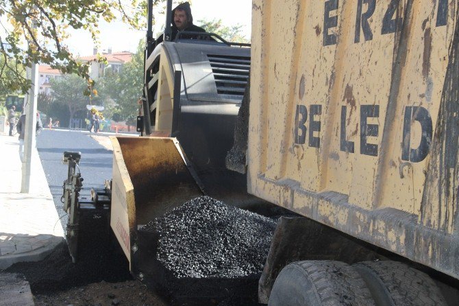 Yol Ve Kaldırım Çalışmaları Devam Ediyor