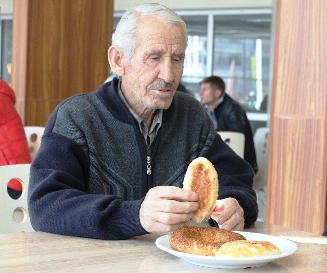 50 Yıl Sonra Katı Besinler Yeme Hasreti Sona Erdi