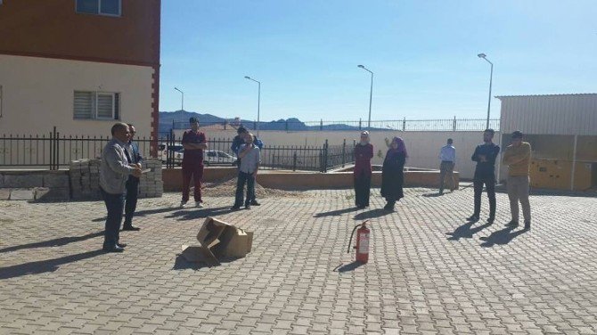 Gerger İlçe Devlet Hastanesinde Yangın Tatbikatı