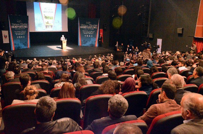 Eker, ‘Uluslararası Diyarbakır Sempozyumu’na Katıldı