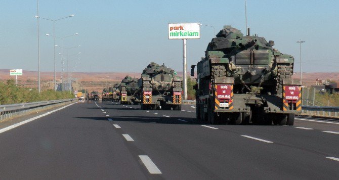 Sınıra Giden Tanklar Şanlıurfa’dan Geçti