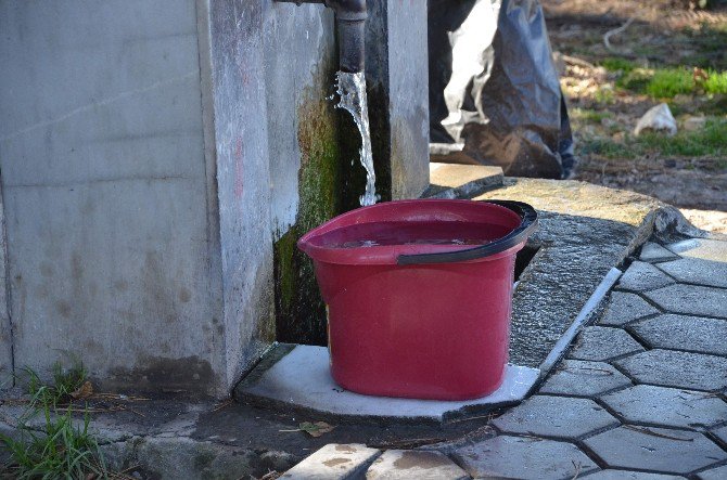 37 Saatlik Su Kesintisini Duyan Vatandaşlar Hazırlık Yaptı