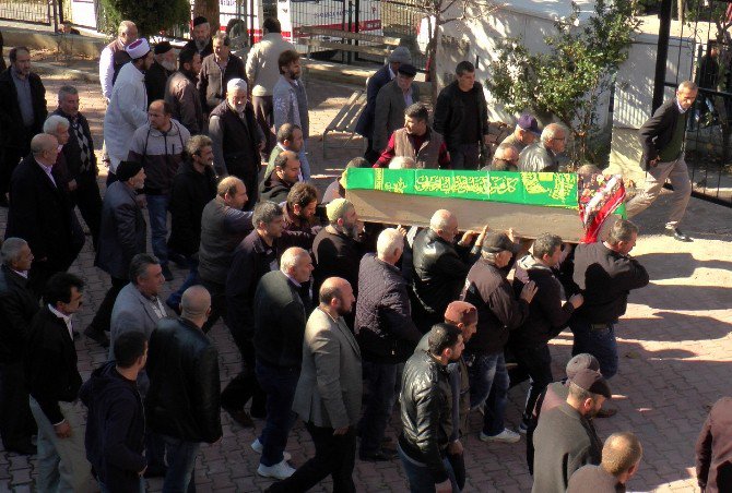 Eşi Tarafından Boğulduğu İddia Edilen 2 Çocuk Annesi Toprağa Verildi