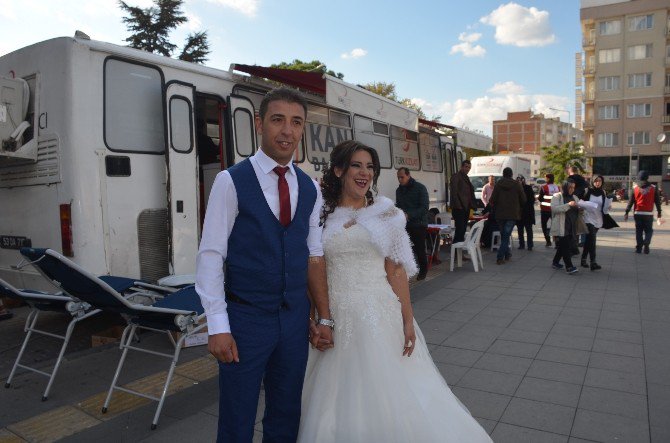 Gelin Ve Damat Nikah Masasından Kalkıp Kan Vermeye Koştu...