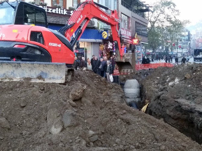 Belediye Kazısında Tarihi Mezarlık Bulundu