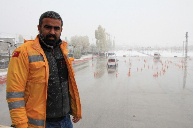 Ambulans Şoförlerine İleri Sürüş Eğitimi