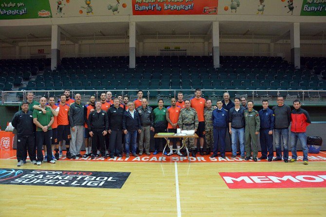 Üs Komutanı Biçer’den Banvit’e Ziyaret