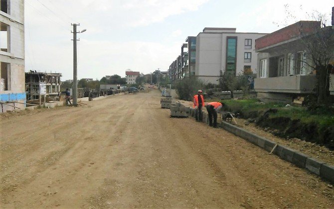 Başiskele’de Yol Yapım Çalışmaları Sürüyor