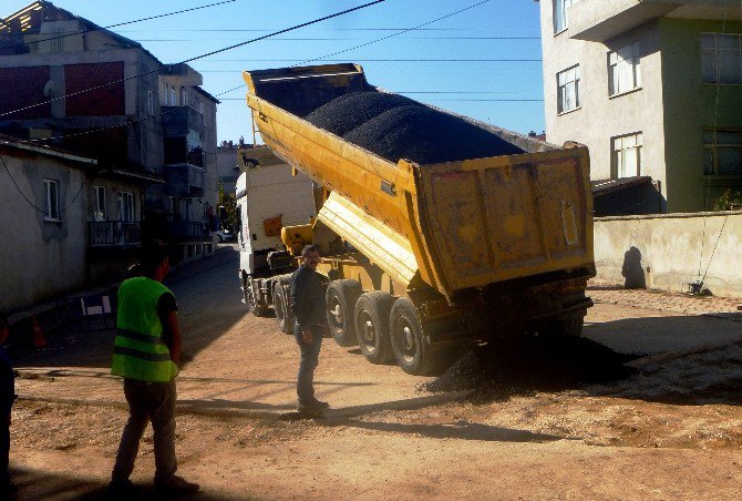 Bilecik Belediyesi Yol Yapım Çalışmalarını Sürdürüyor