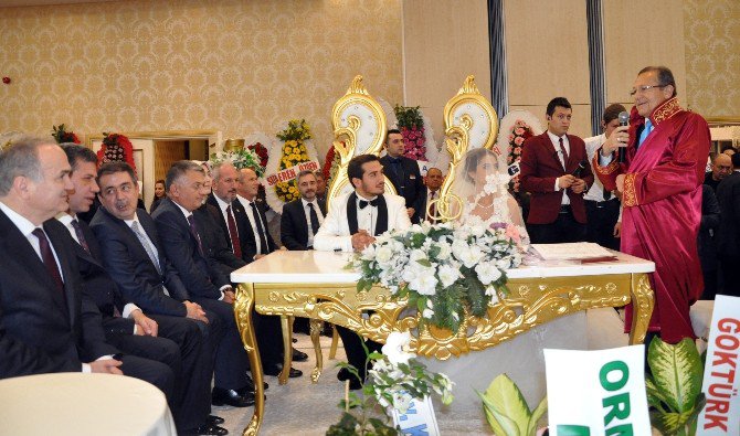 Bakan Özlü Nikah Şahitliği Yaptı