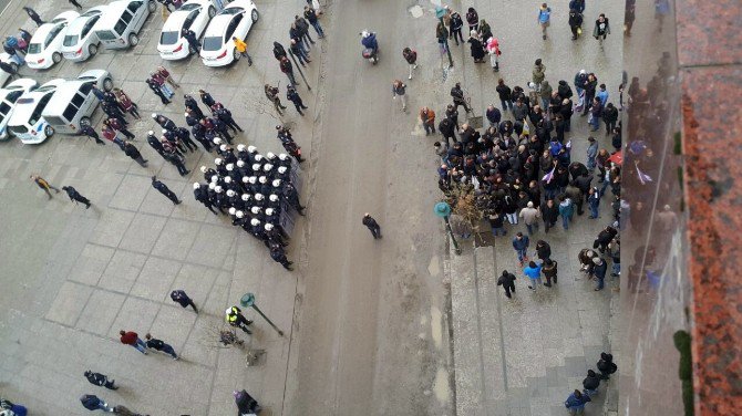 Çorlu’da İzinsiz Eyleme Polis Müdahalesi