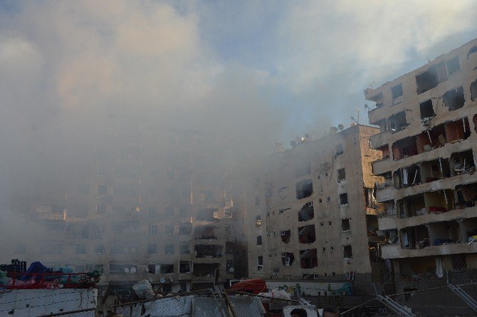 Diyarbakır’da Emniyet Binasına Bombalı Saldırı: 1 Ölü, 50’nin Üzerinde Yaralı