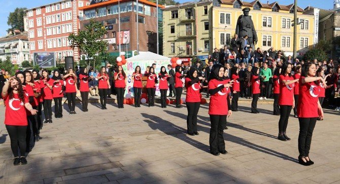 Giresun’da Öğrenciler İşaret Diliyle 15 Temmuz Marşı Okudular