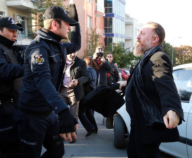 Hdp Genel Merkezi’ne Gitmek İsteyen Partililer İle Polis Arasında Arbede