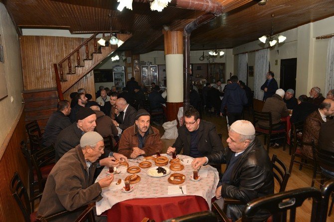 Bereket Sofrası Tabakoğlu Camisinde Kuruldu