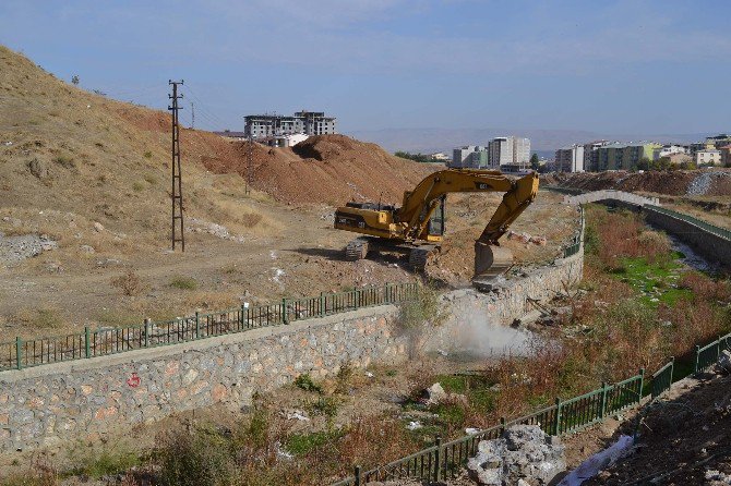 Muş Belediyesinden Yol Çalışması