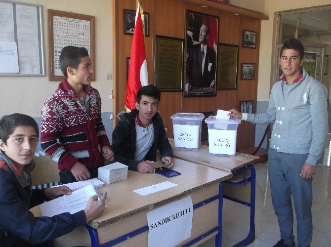 Varto İmam Hatip Anadolu Lisesinde Başkanlık Seçimi