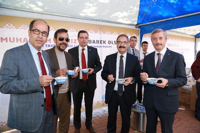 Tahmazoğlu Gaün’de Aşure Dağıttı