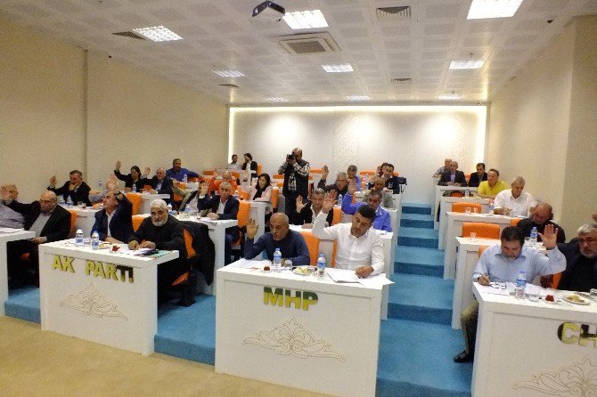 Serik Belediye Meclis Toplantısında Gergin Anlar