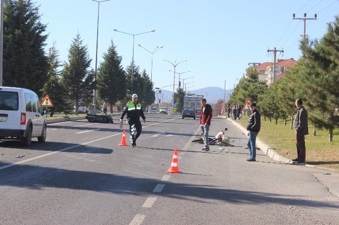 Tavşanlı’da Motosiklet Kazası: 2 Yaralı