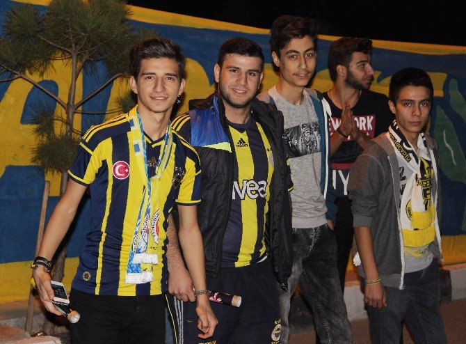 Manisa’da Fenerbahçe’ye Coşkulu Karşılama