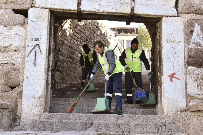 Ankara Kale’sine Kış Temizliği