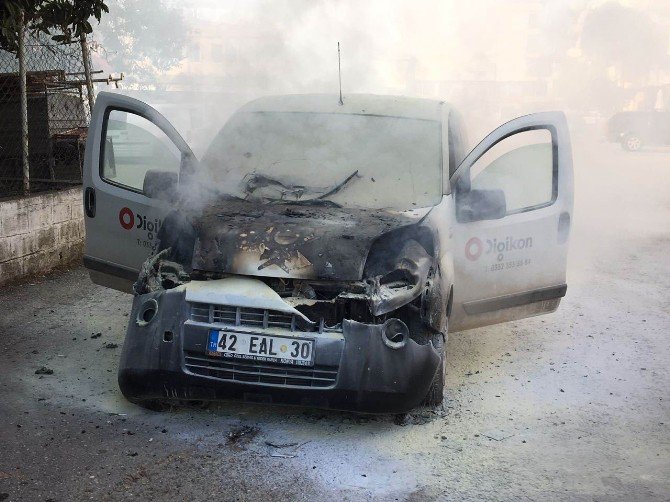 Manavgat’ta Seyir Halindeki Araç Alev Aldı