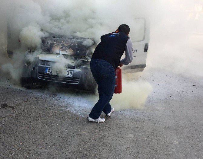 Manavgat’ta Seyir Halindeki Araç Alev Aldı