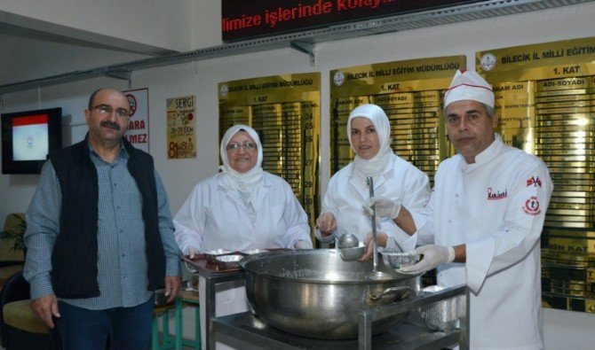 Bilecik Halk Eğitim Merkezi’nden Aşure İkramı