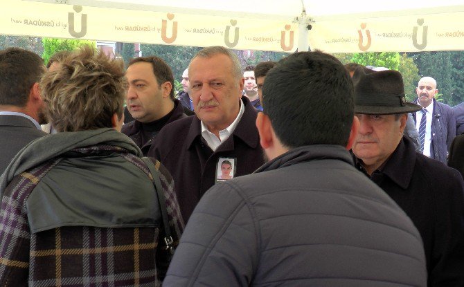 Eski Bakan Mehmet Ağar Gelinini Gözyaşlarıyla Uğurladı