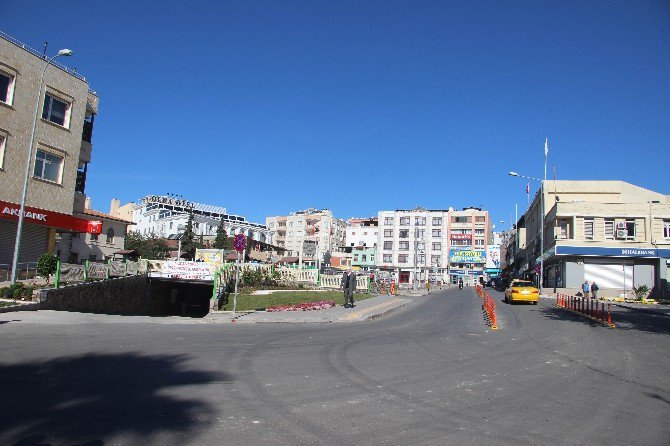 Cumhuriyet Meydanı Ve Otopark Girişinde Çevre Düzenlemesi Tamamlandı