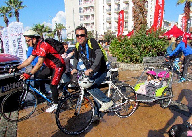 Çeşme’de Bisiklet Şöleni Renkli Başladı