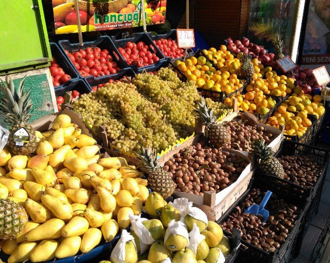 Yaz Sebze Ve Meyvelerinin Yerini Kışlıklar Almaya Başladı