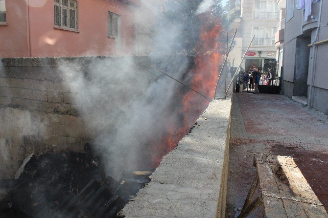 Odunluk Yangını Paniğe Neden Oldu