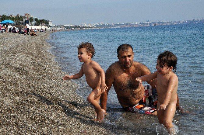 Antalya’da Kasım Ayında Deniz Keyfi