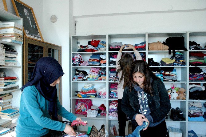 Bu Kütüphane Giydiriyor