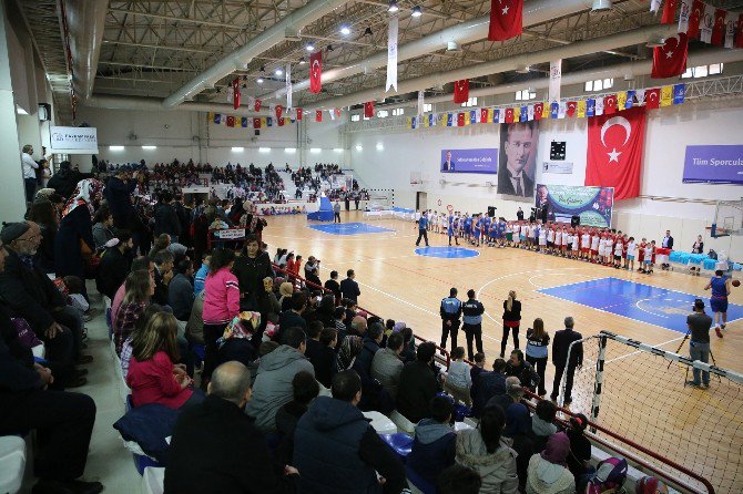 Bayrampaşa Kış Spor Okulları Sezonu Açıldı