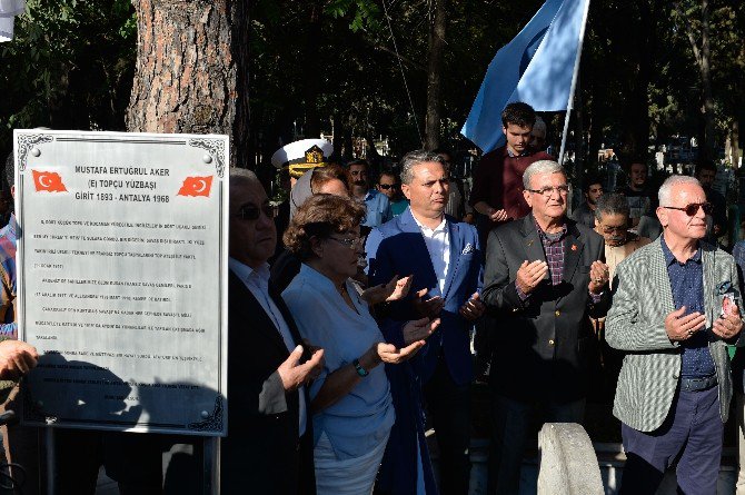 Yüzbaşı Ertuğrul, Mezarı Başında Anıldı