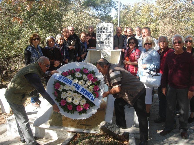 Emekli Hava Astsubaylar Seyit Onbaşı Mezarını Ziyaret Etti