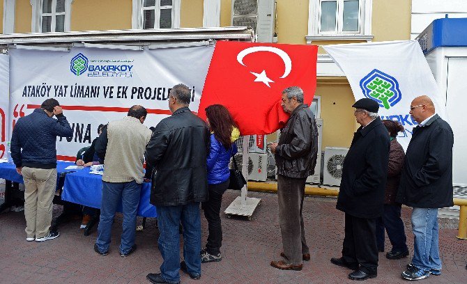 Ataköy Yat Limanı İçin Düzenlenen Halk Oylamasında Uzun Kuyruklar Oluştu