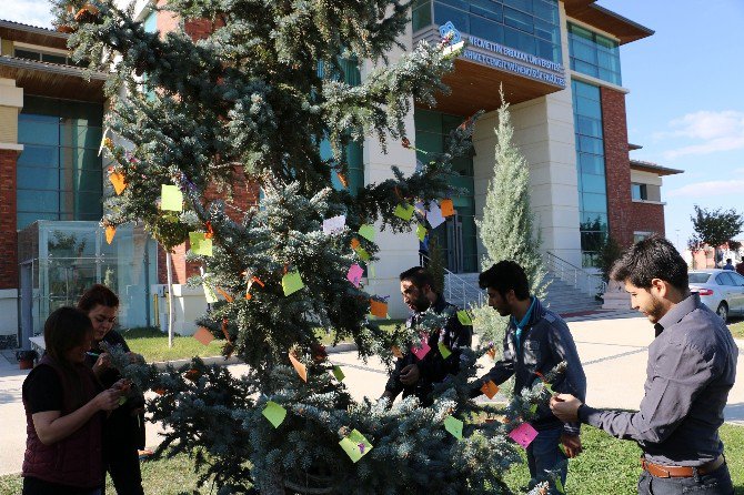 Neü Öğrencilerinden Lösemili Çocuklara Ziyaret