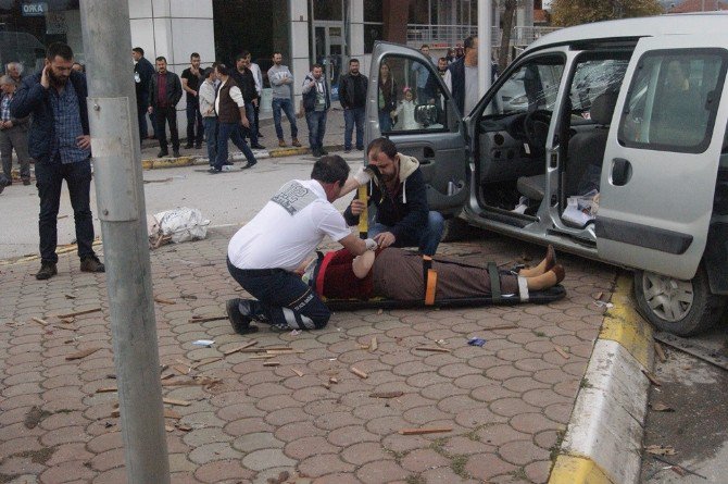 Ambulansla Otomobil Çarpıştı: 6 Yaralı