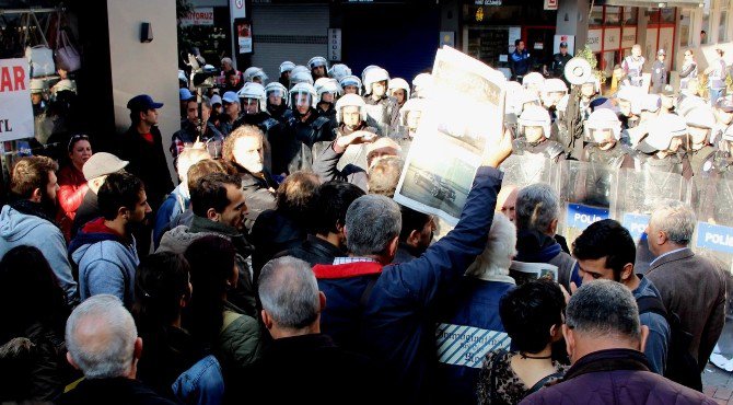 İzinsiz Gösteriye Polis Müdahale Etti