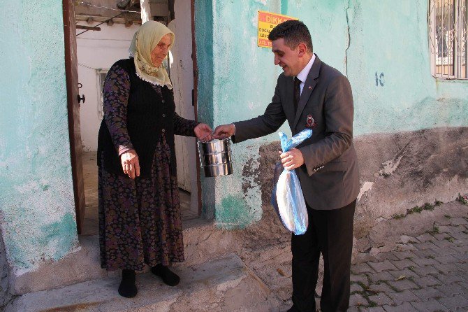 Yozgat Belediyesi Soğuk Havalarda Sıcak Yemekleriyle Yaşlı Ve Kimsesizlerin Yardımına Koşuyor