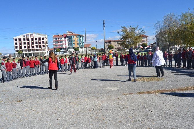 Gençlik Merkezi Gönüllüleri Çocuklara “Saygı “ Konusu Anlattı