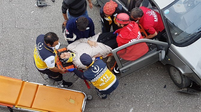 4 Takla Attı Burnu Bile Kanamadı... Hurdaya Dönen Otomobili İçin Gözyaşı Döktü