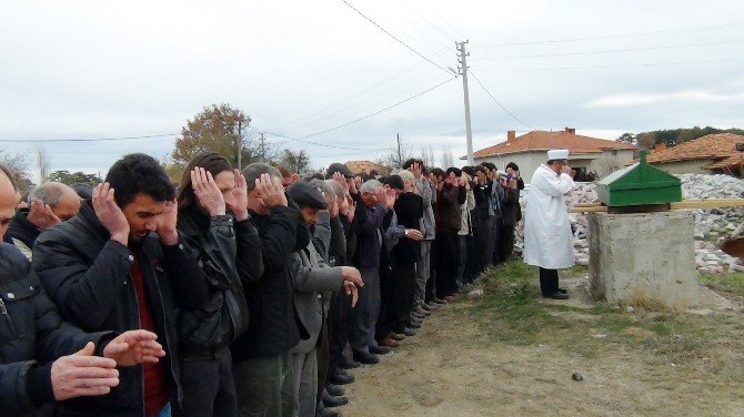 Düğün Günü Trafik Kazasında Hayatını Kaybeden Damat Defnedildi