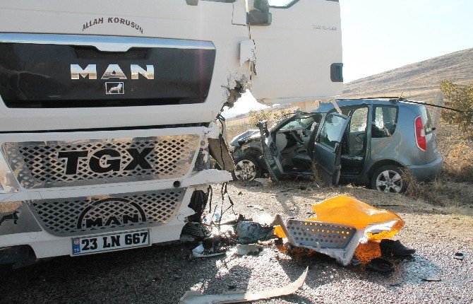 Elazığ’da Tır İle Otomobil Kafa Kafaya Çarpıştı: 1 Ölü, 5 Yaralı